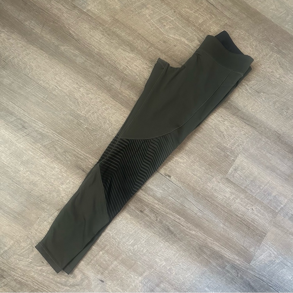 Under Armour leggings size medium - Picture 2 of 3